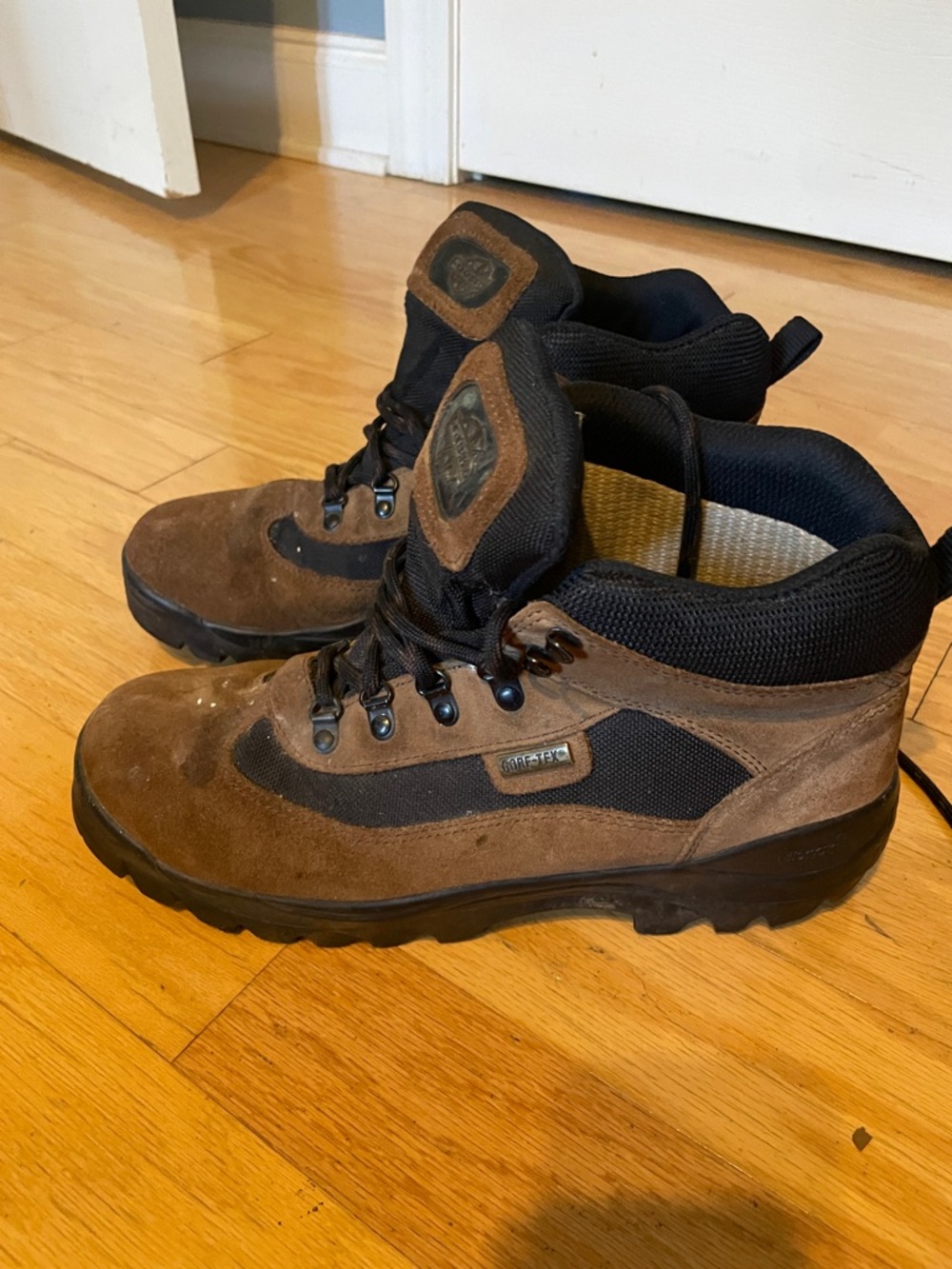 Men's quest work/ Hiking Boots - Durable Outdoor Trail Shoes size 10